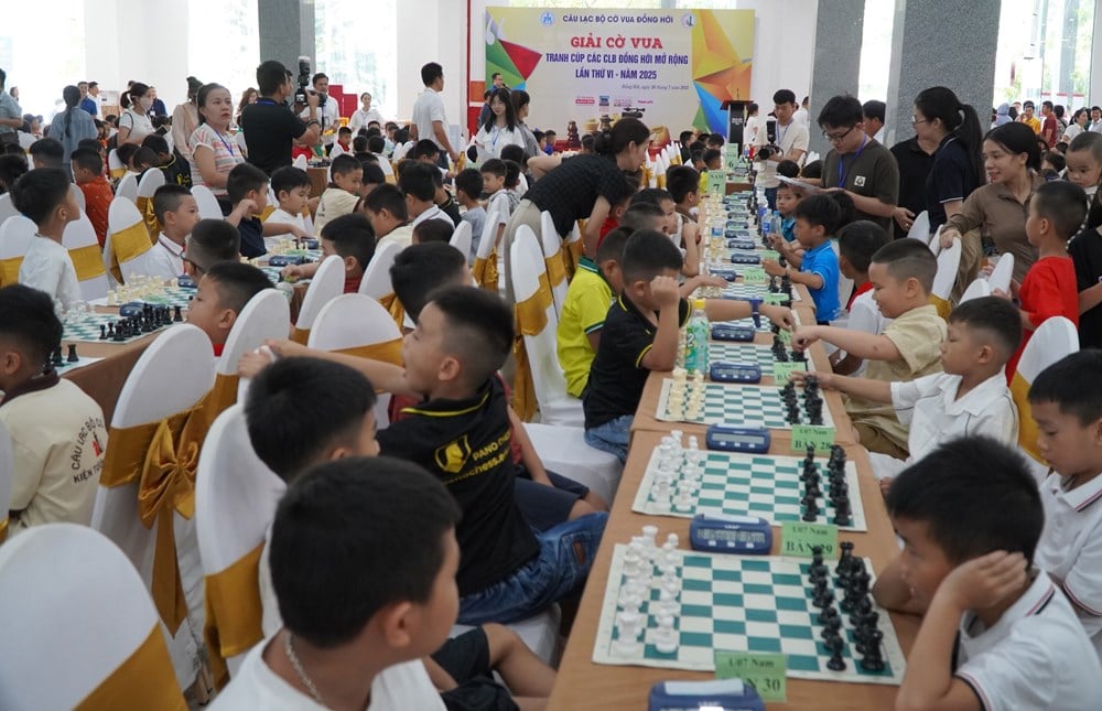 400 players compete at the 6th Dong Hoi Open Club Chess Cup - photo 2
