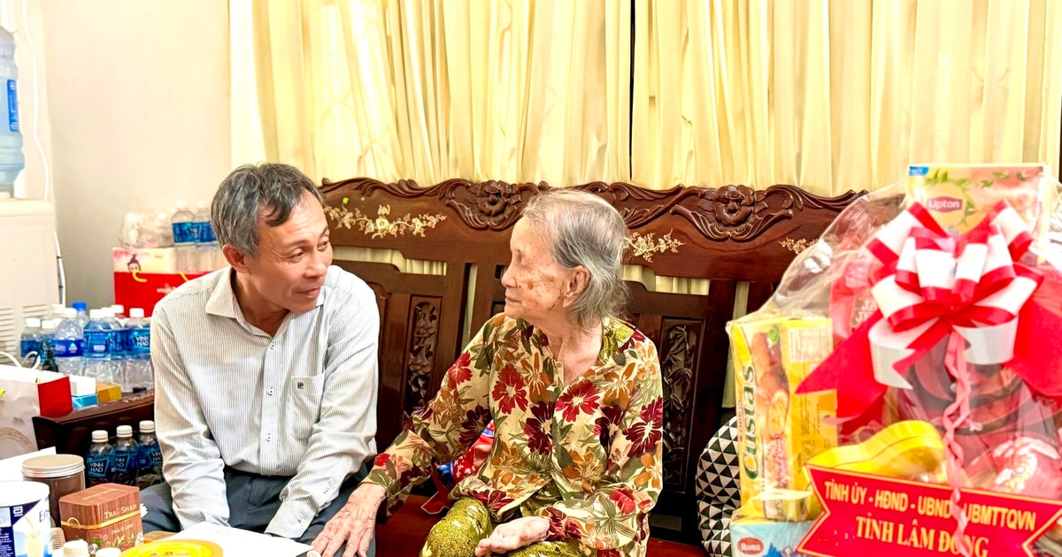 សមមិត្ត Nguyen Van Tam បានទៅសួរសុខទុក្ខ និងជូនអំណោយដល់វីរៈជននៃកងកម្លាំងប្រដាប់អាវុធ