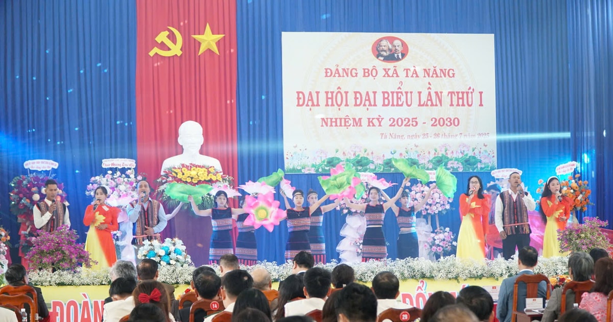 Đồng chí Trần Hồng Thái, Chủ tịch HĐND tỉnh Lâm Đồng dự Đại hội Đảng bộ xã Tà Năng lần thứ I, nhiệm kỳ 2025-2030