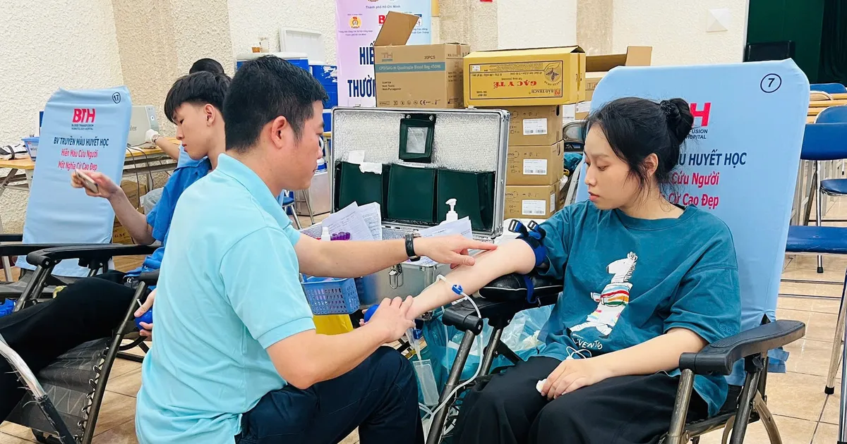 Laotian, Cambodian students and workers donate blood to save lives