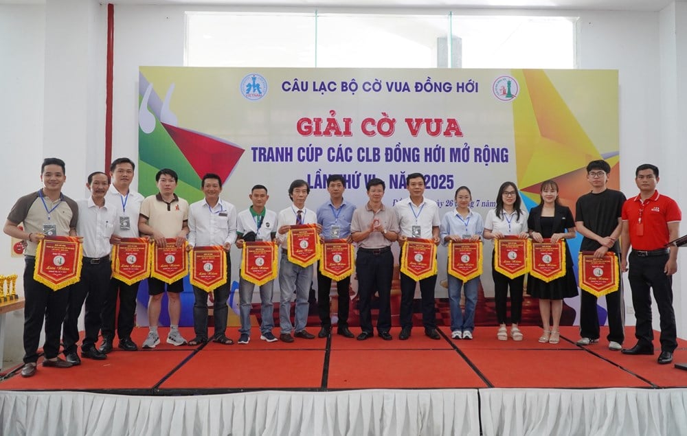 400 players compete at the 6th Dong Hoi Open Club Chess Cup Tournament - photo 1