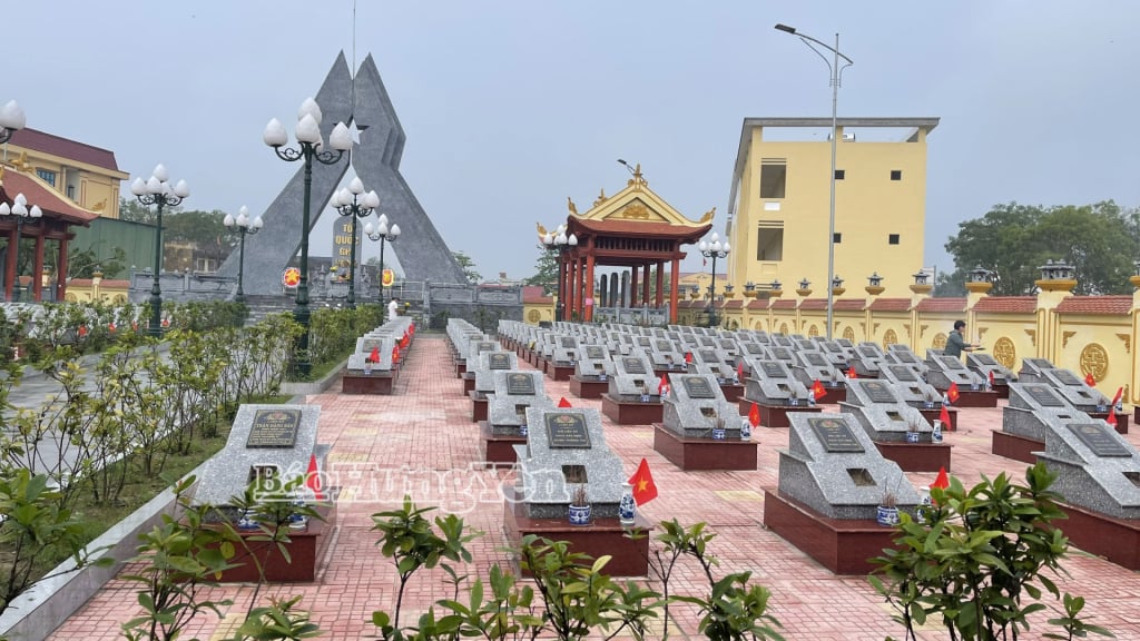  Cụm nghĩa trang liệt sĩ Quỳnh Hưng (xã Quỳnh Phụ) được tu bổ, nâng cấp khang trang, bề thế.