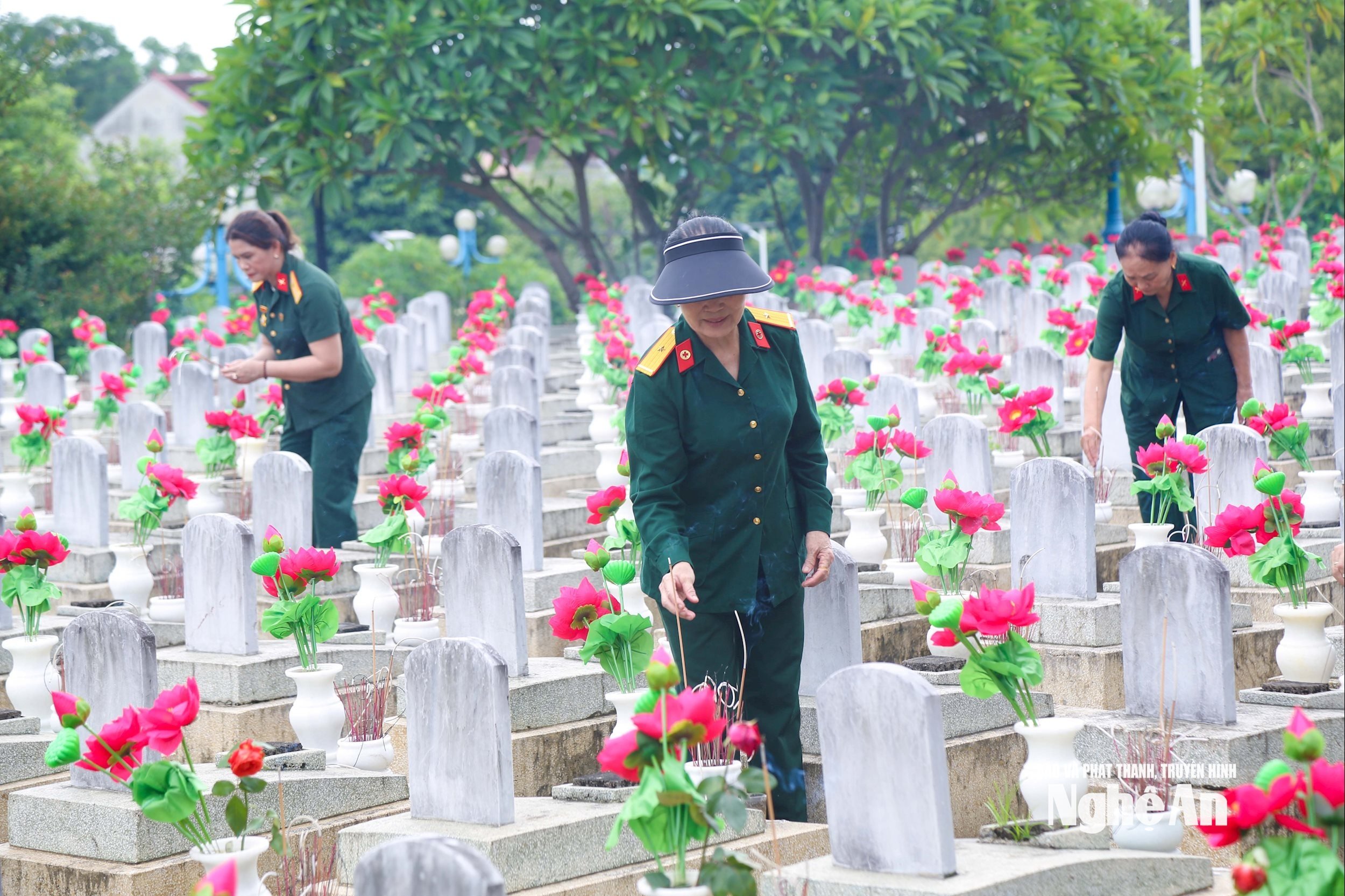 3 cimetières vietnamiens du Laos