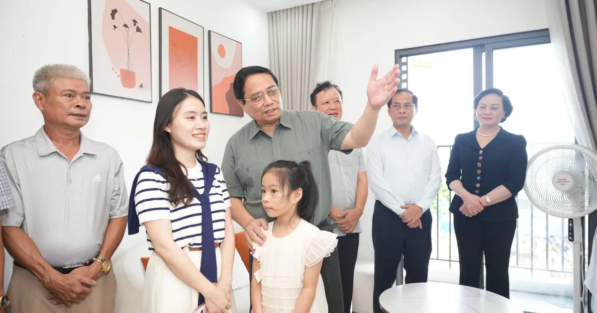 Thủ tướng Phạm Minh Chính khảo sát cầu Nguyễn Hoàng và khu nhà ở xã hội ở TP Huế