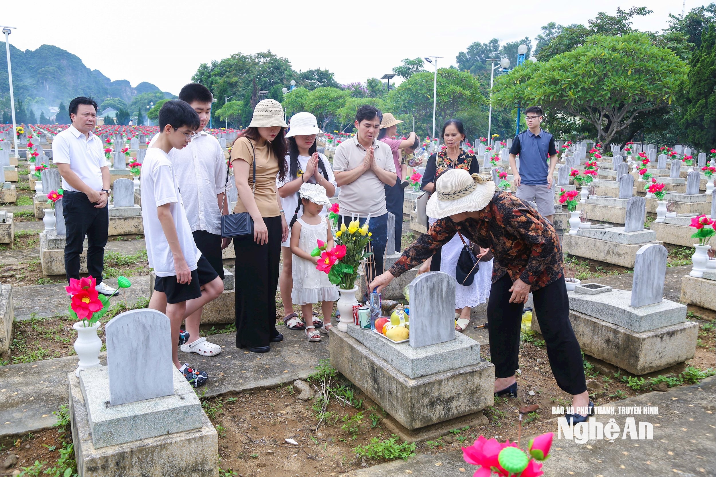 5 cimetières vietnamiens du Laos (9)