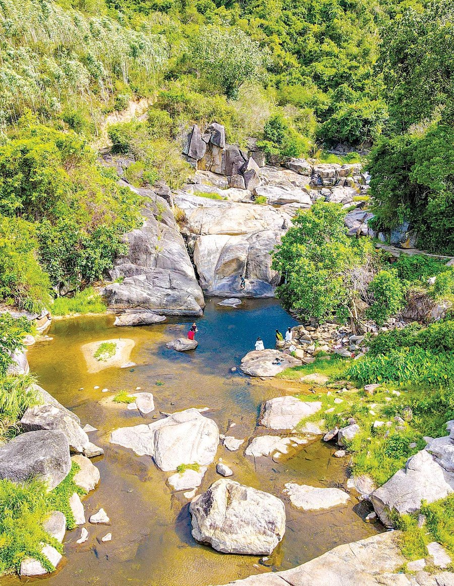 2-suoi-khoang-chanh-thang-an-minh.jpg