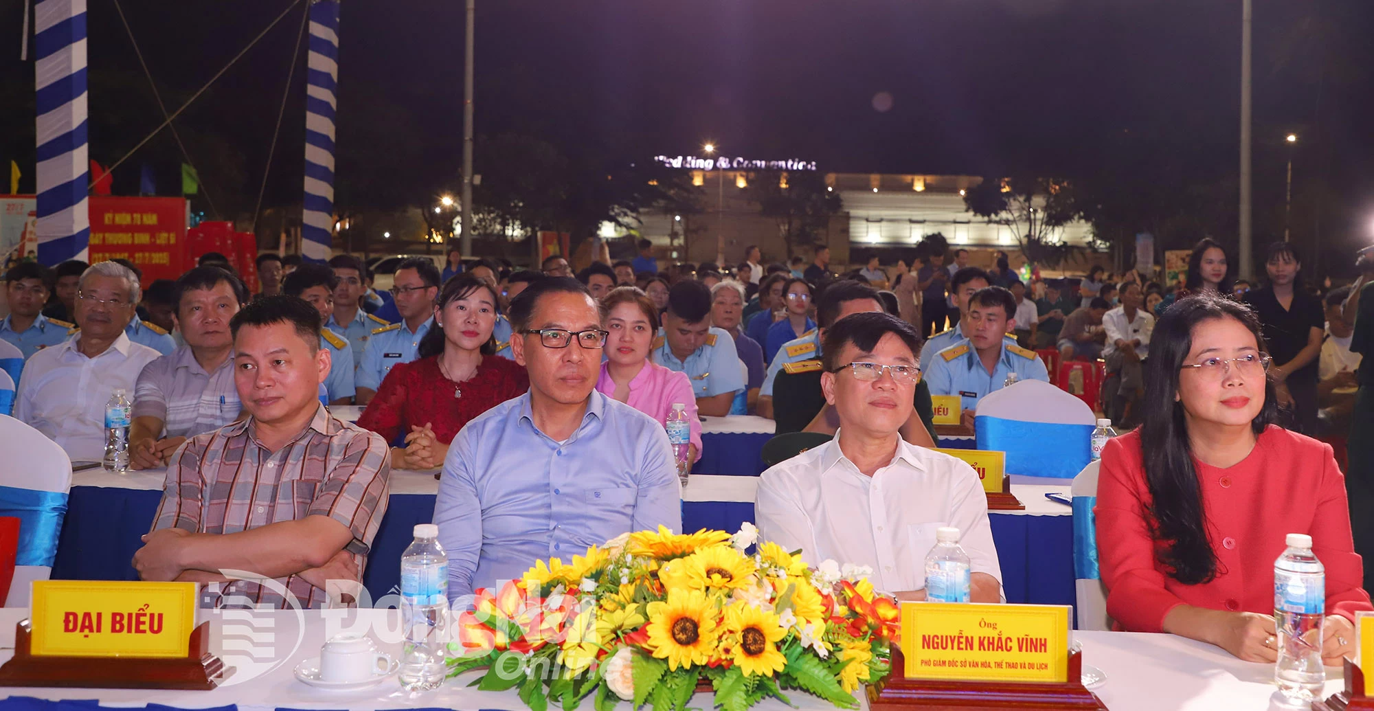 ប្រតិភូ​ចូលរួម​កម្មវិធី​សិល្បៈ និង​ជូន​អំណោយ​ដឹង​គុណ​កាល​ពី​ល្ងាច​ថ្ងៃ​ទី​២៦ ខែ​កក្កដា។​ រូបភាព៖ My Ny