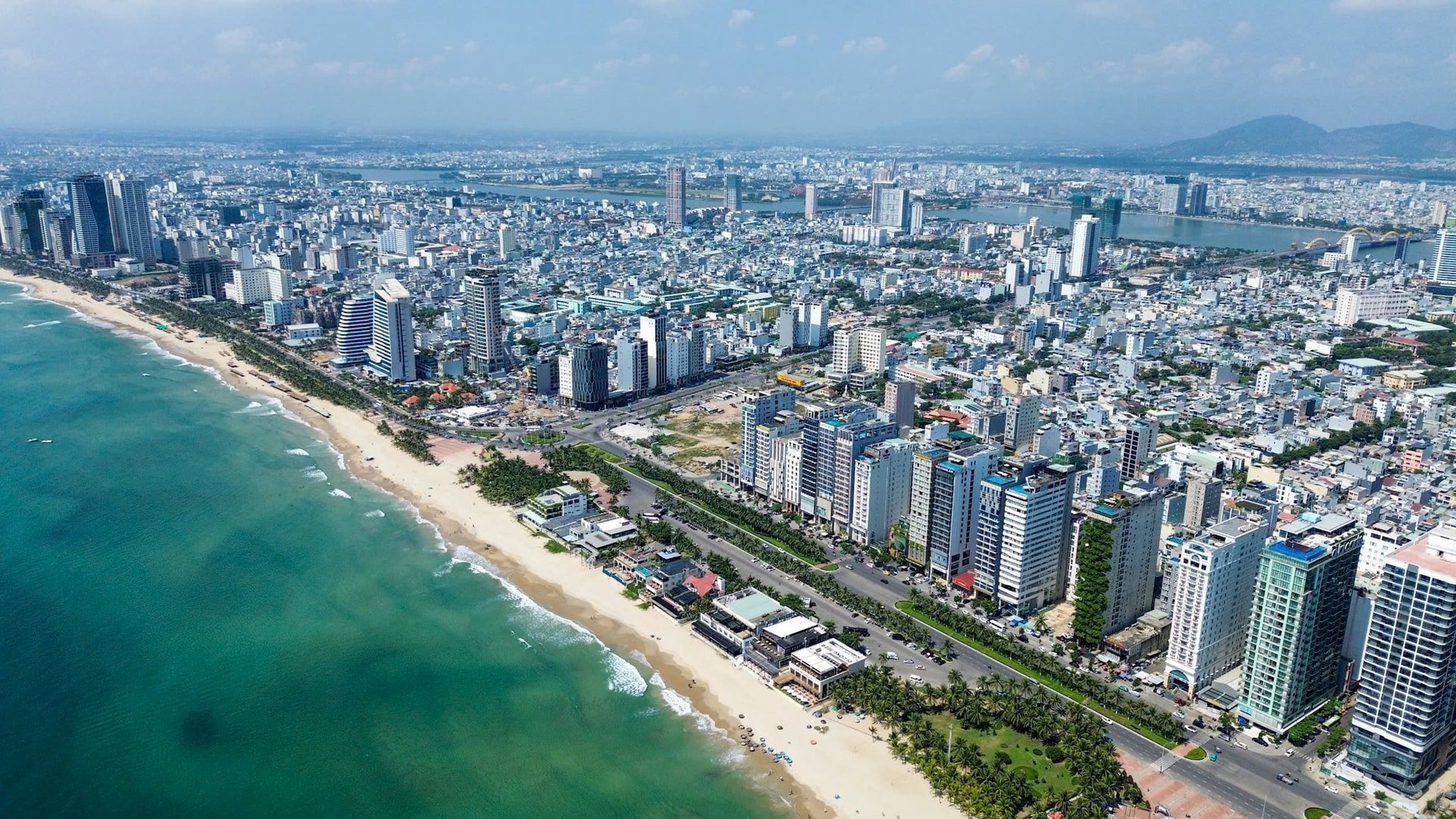 Các dự án vốn đầu tư tư nhân góp phần thay đổi diện mạo đô thị Đà Nẵng. Ảnh: TRỌNG HÙNG