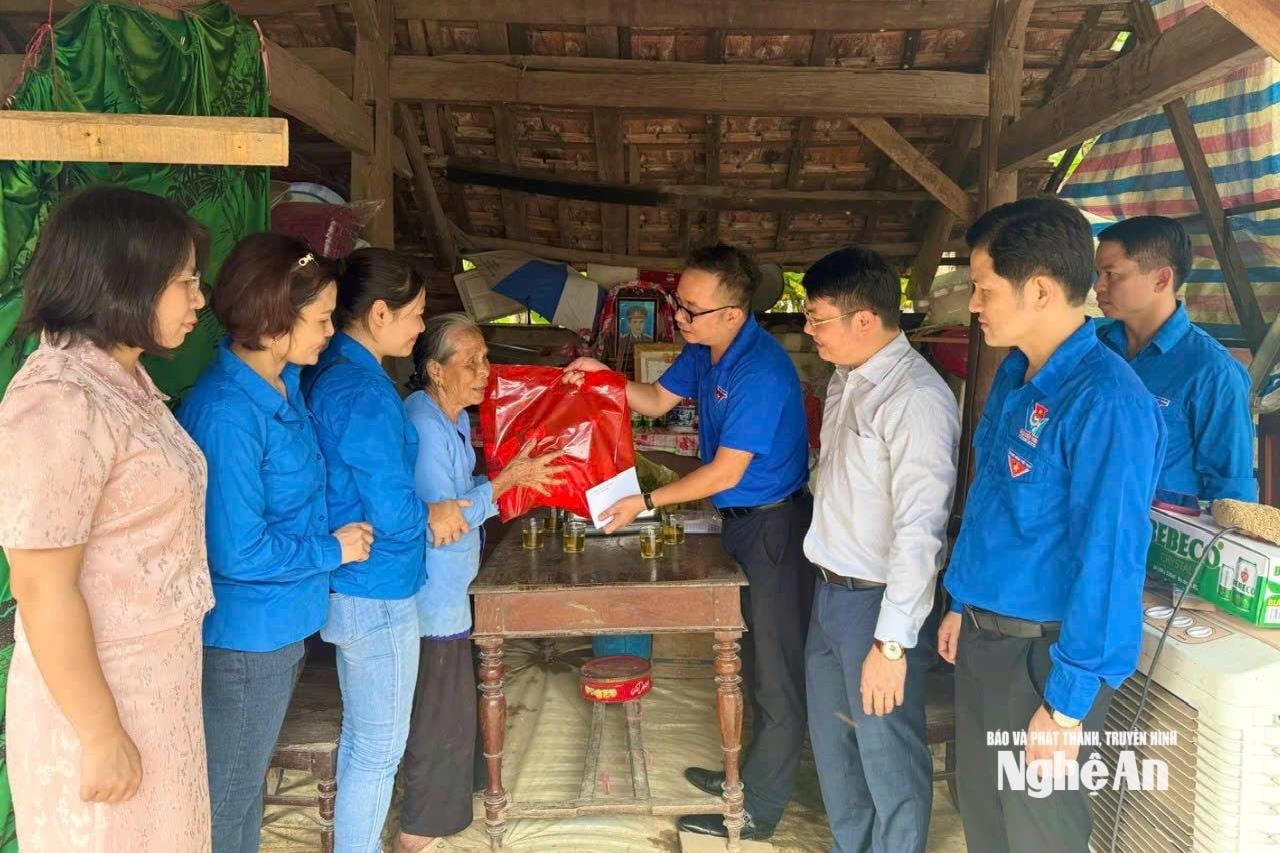 Chi đoàn cơ sở Cục Quản trị, Văn phòng Trung ương Đảng và Chi đoàn cơ quan Tỉnh ủy Nghệ An tri ân ngày Thương binh - Liệt sĩ 27/7
