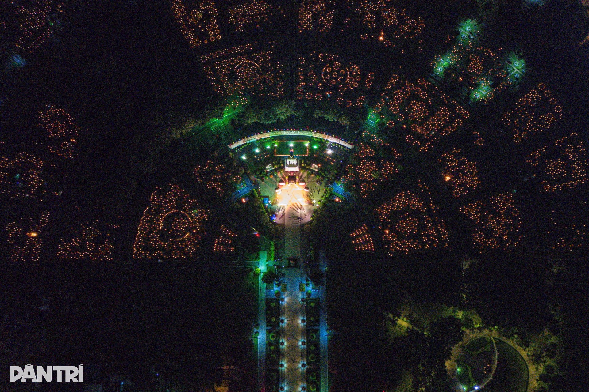 Thousands of candles of gratitude light up at the martyrs cemetery in Ho Chi Minh City