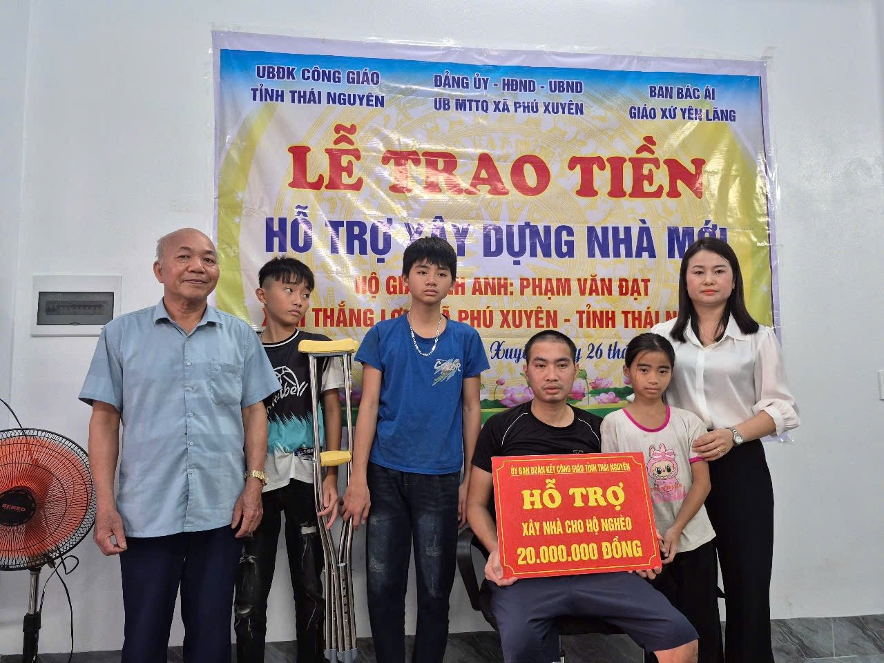 Ủy ban Đoàn kết Công giáo: Trao hỗ trợ nhà Đại đoàn kết cho hộ nghèo