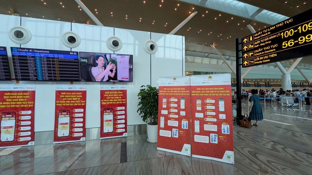 Am Flughafen sind Hinweisschilder angebracht. Foto: Nghiem Y