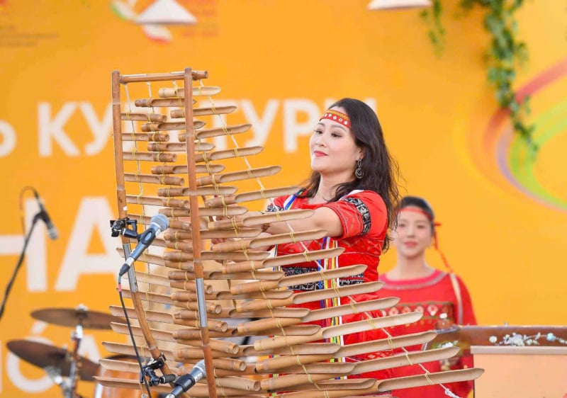 Nghệ sĩ Công an biểu diễn, thu hút đông đảo khán giả tại Quảng trường Đỏ  -0