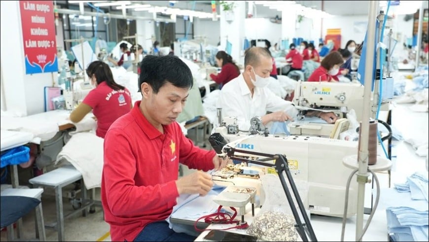 Hoạt động sản xuất tại Tổng công ty Cổ phần May 10. 