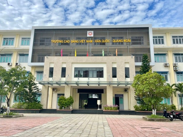Trường cao đẳng ‘hụt hơi’ tài chính, giảng viên bị nợ lương, tiền dạy vượt giờ - Ảnh 1.