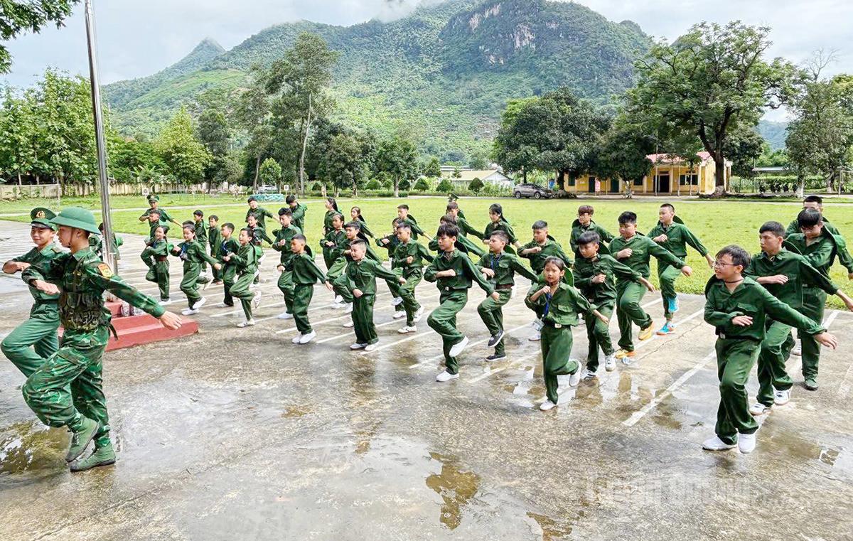 Các học viên tham gia huấn luyện đội ngũ.