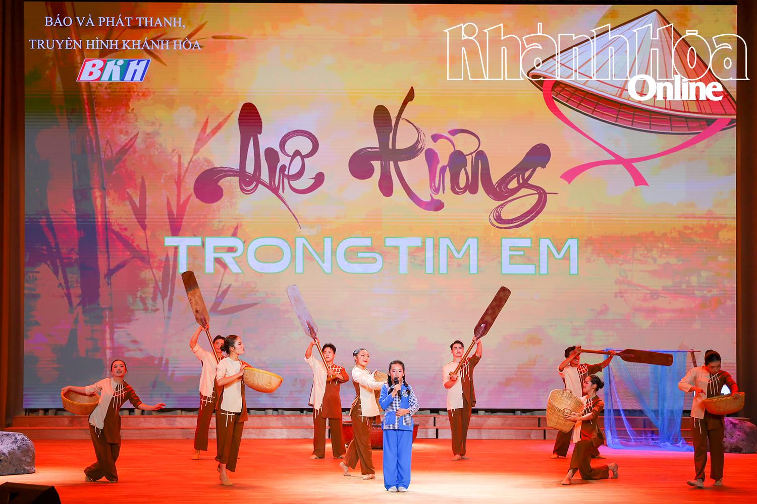 참가자 Nguyen Tran Phuong Phuong의 공연.