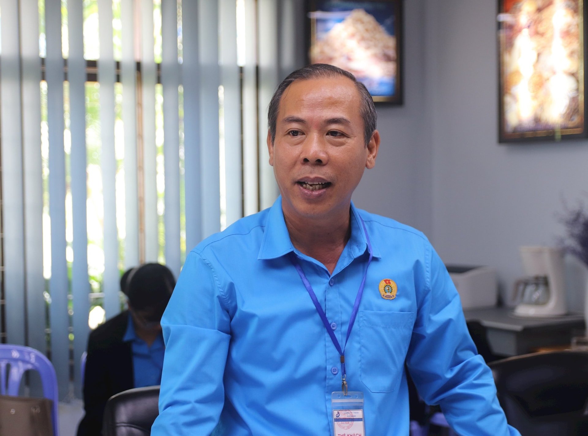 đồng chí Nguyễn Phú Hoàng, Phó Chủ tịch Ủy ban Mặt trận Tổ quốc Việt Nam tỉnh, Chủ tịch LĐLĐ tỉnh đánh giá công tác Công đoàn tại Công ty TNHH Hải Nam.
