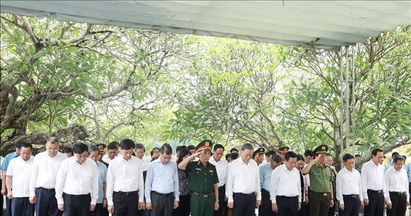 General Secretary To Lam offers incense to commemorate Heroes and Martyrs in Dien Bien