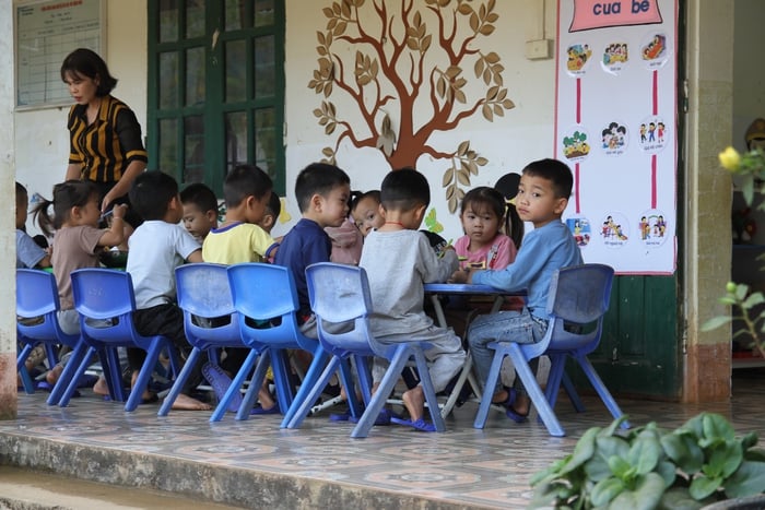 Giao quyền quản lý giáo dục cho cấp xã: Cơ hội đột phá và thách thức không nhỏ- Ảnh 1.