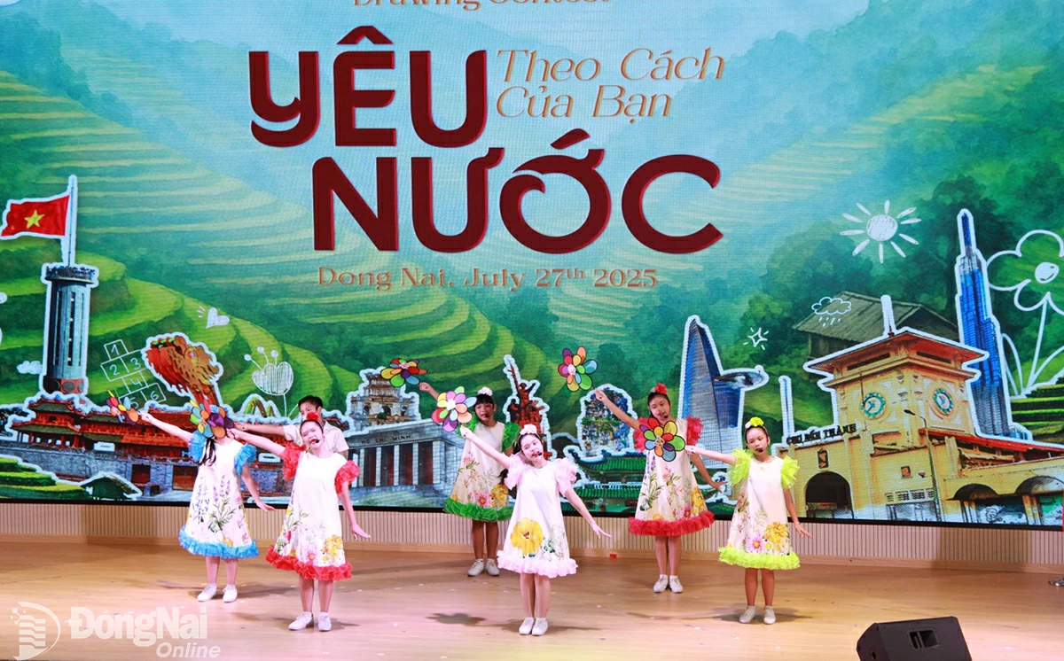 Một tiết mục văn nghệ tại lễ khai mạc cuộc thi. Ảnh: Nga Sơn
