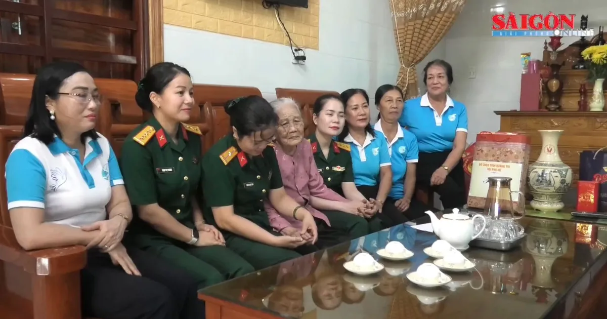 Những tấm áo lụa tri ân Mẹ Việt Nam anh hùng bên bờ sông Gianh