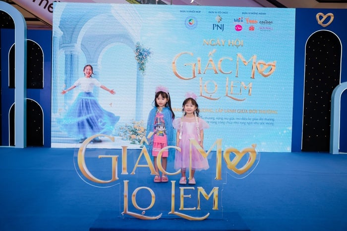“Giấc mơ lọ lem” truyền cảm hứng đến 600 bé gái có hoàn cảnh đặc biệt- Ảnh 1.