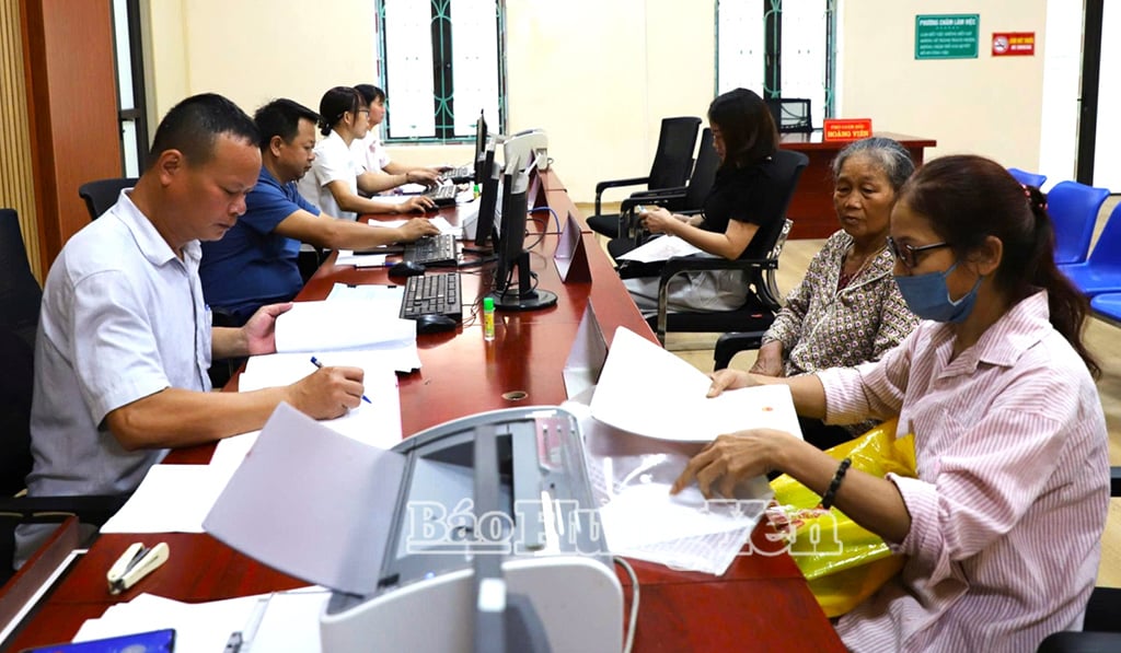 ម៉ោងធ្វើការនៅមជ្ឈមណ្ឌលសេវាកម្មរដ្ឋបាលឃុំឡុងហុង។