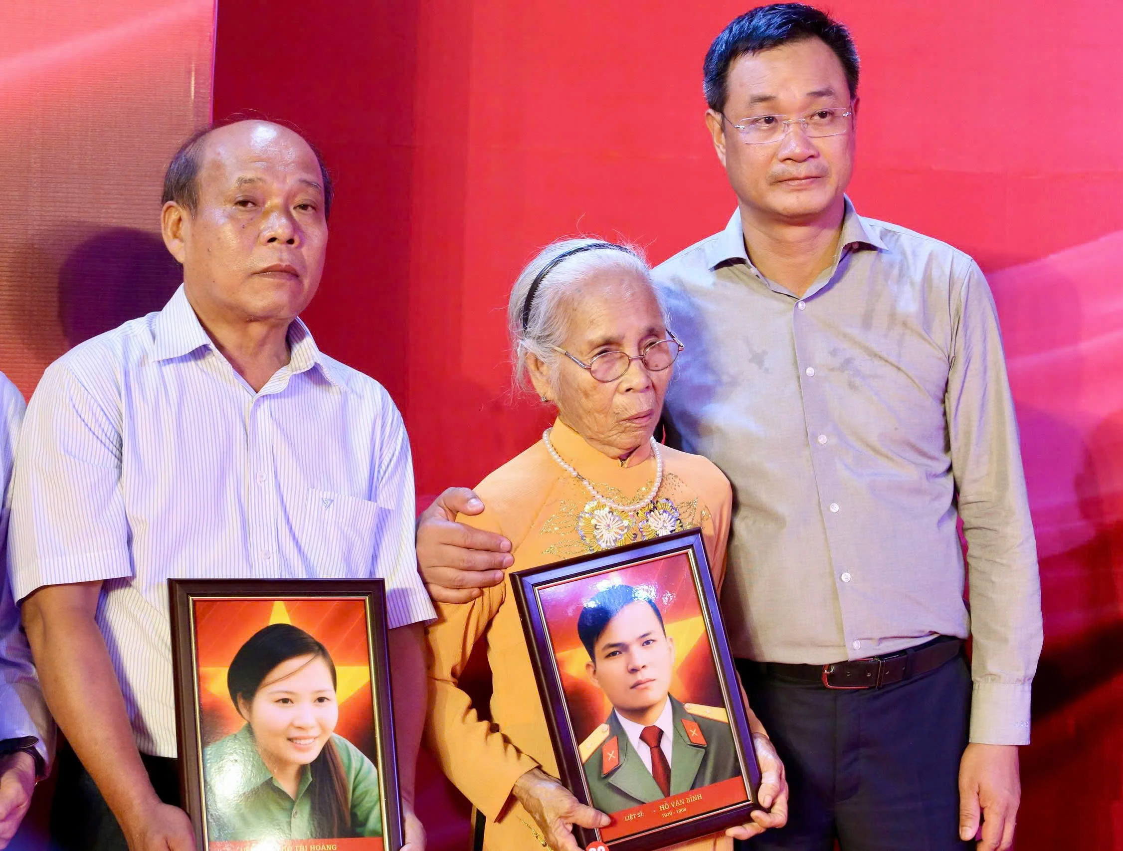 Thủ tướng Chính phủ Phạm Minh Chính tham dự lễ thắp nến tri ân các anh hùng liệt sĩ