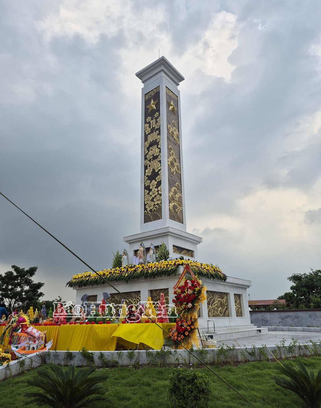 Monument to the heroic martyrs of An Thi.