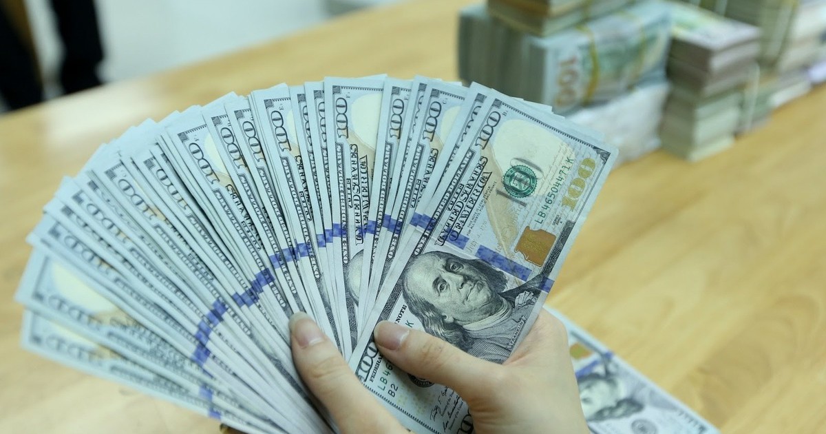 Cổ phiếu lên đỉnh đưa tài sản tỉ phú USD của Việt Nam tăng thế nào?