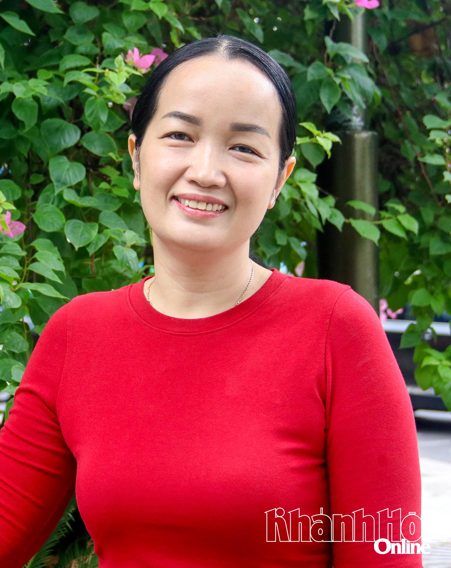លោកស្រី Vo Thi Thuy ។