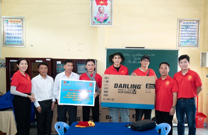 Đội tình nguyện viên nghệ sĩ - Ảnh 3.