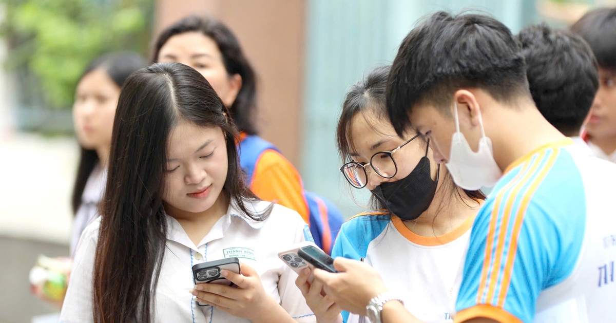 What fees do parents in Ho Chi Minh City have to pay for the new school year?