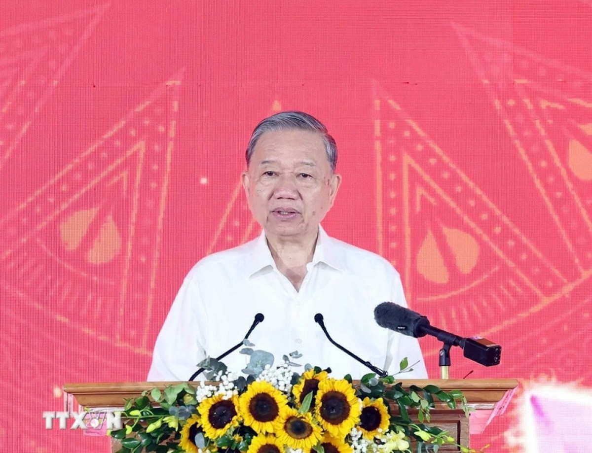 Tổng Bí thư Tô Lâm: Xây dựng trường lớp hướng tới mục tiêu lâu dài nâng cao chất lượng đời sống vùng biên