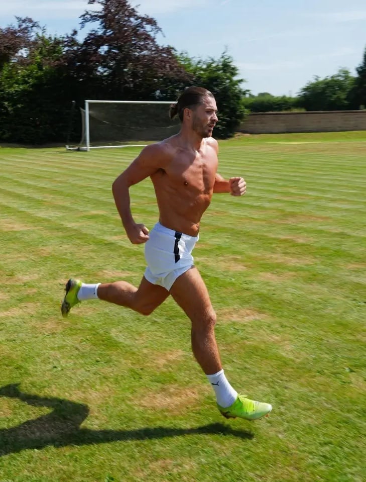 Jack Grealish hien tai anh 1