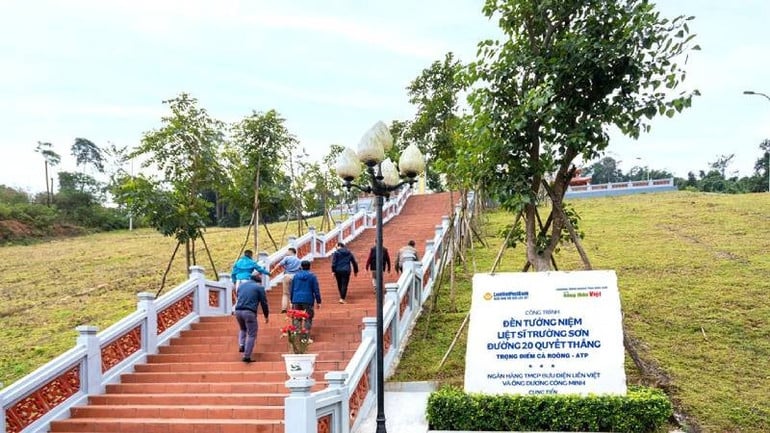 den-tuong-niem-liet-si-truong-son-trong-diem-ca-roong-atp-duong-20-quyet-thang-1-1.jpg