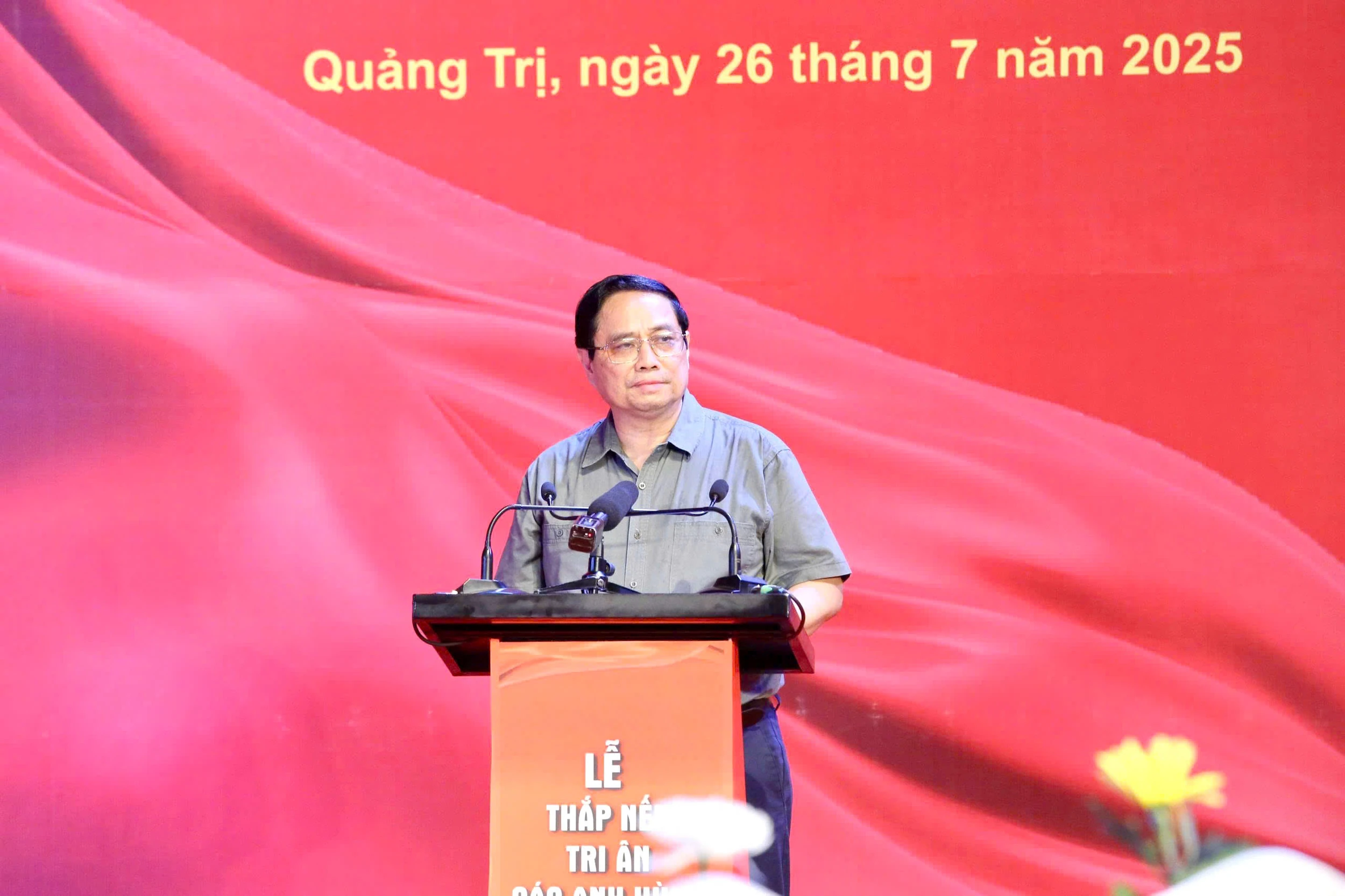 Thủ tướng Chính phủ Phạm Minh Chính tham dự lễ thắp nến tri ân các anh hùng liệt sĩ