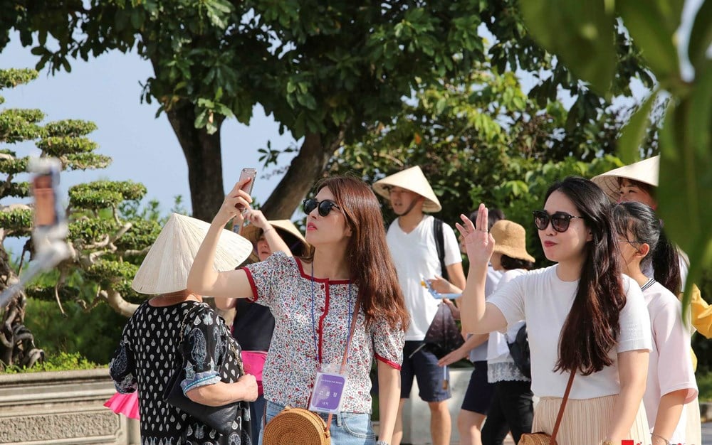 Da Nang welcomes 1 millionth Korean visitor in 2025 - photo 2