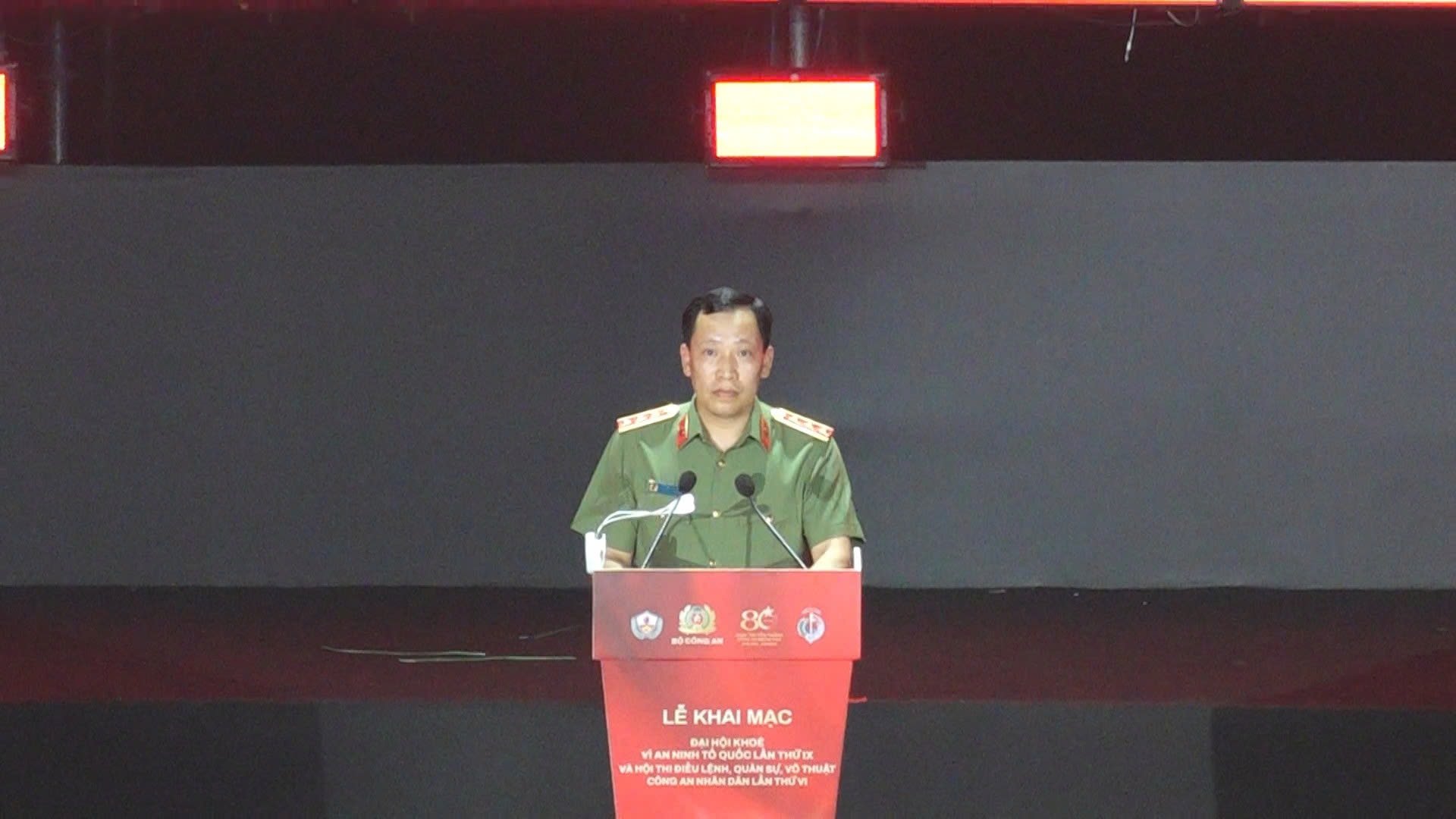 Thượng tướng Lê Văn Tuyến - Ủy viên Ban Thường vụ Đảng ủy Công an Trung ương, Thứ trưởng Bộ Công an phát biểu tại buổi Lễ