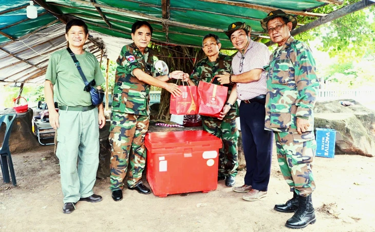 ទាហានពិការក្លាយជាគ្រូពេទ្យជួយអ្នកដទៃ - រូបថត ១.