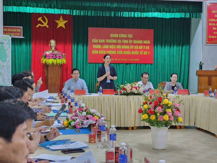 Bí thư Quảng Ngãi kiểm tra cửa khẩu lúc tinh mơ - Ảnh 4.