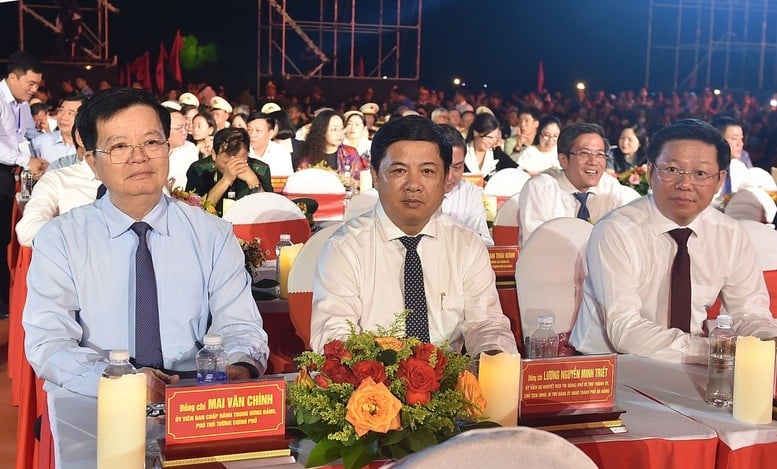 Phó Thủ tướng Mai Văn Chính tham dự Chương trình nghệ thuật đặc biệt chủ đề "Bản hùng ca bất diệt".
