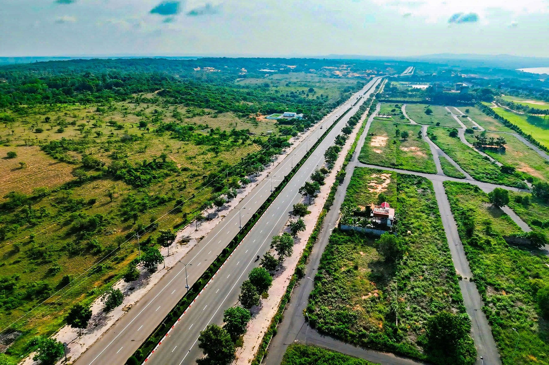 Fonds foncier des deux côtés de la route 706B (photo de Ba Nha)
