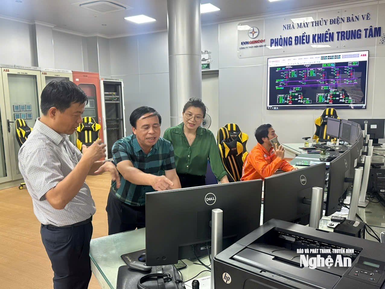 Phạm Văn Hoá - Giám đốc Sở Công Thương kiểm tra tại nm thuỷ điện Bản Vẽ trong đợt lũ do ảnh hưởng của hoàn lưu bão số 3.