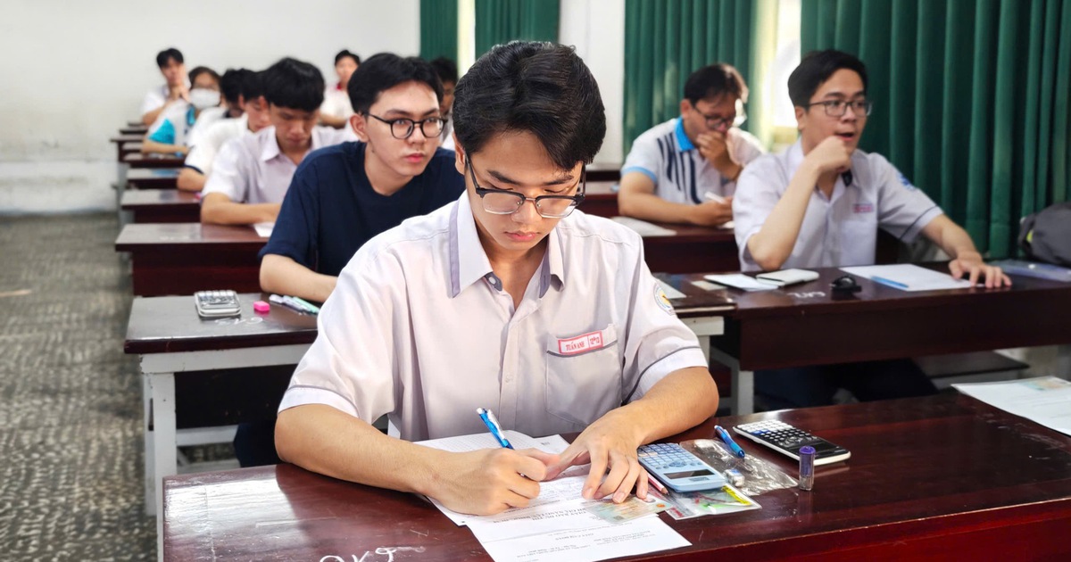 ĐH Kinh tế TP.HCM hướng dẫn thí sinh quy đổi điểm giữa các phương thức