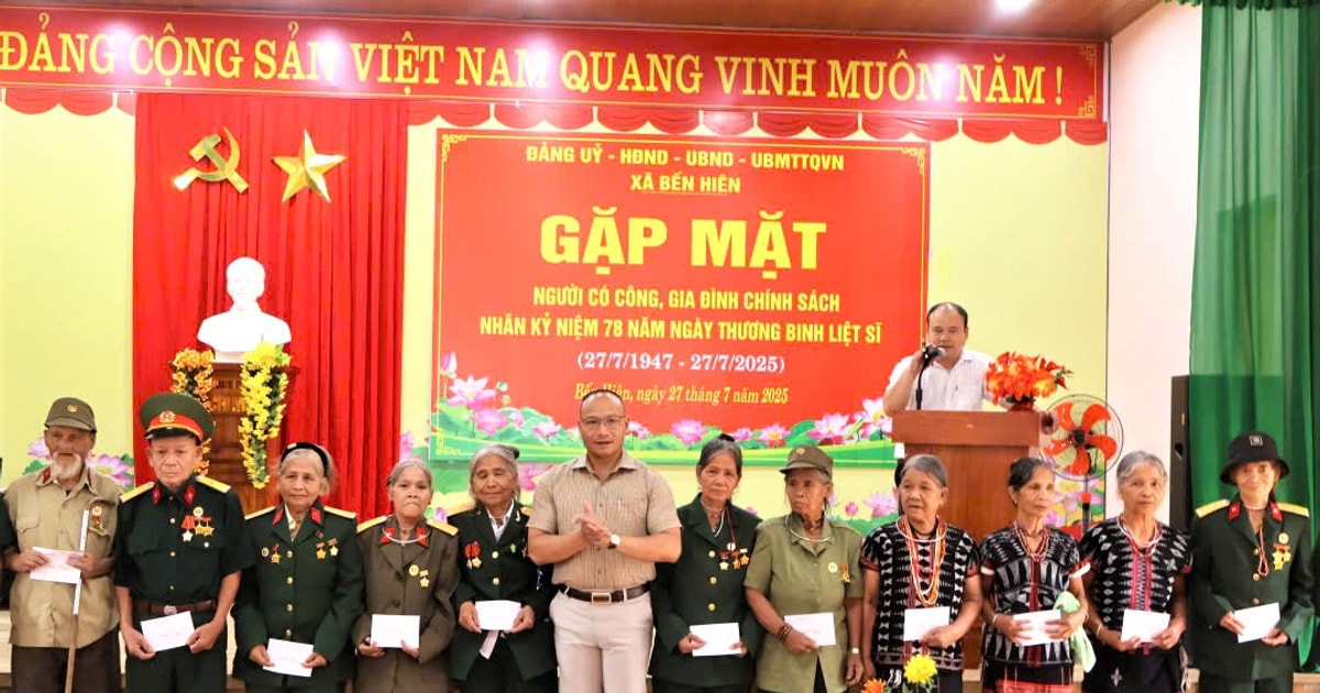 Ben Hien Commune met to honor meritorious people and policy families