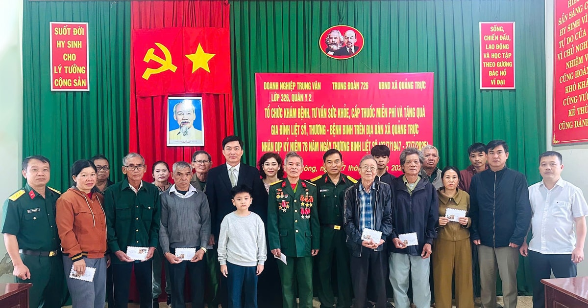 Regiment 726 carries out gratitude activities in the border commune of Quang Truc