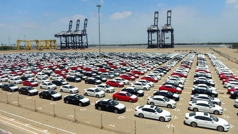 Ô tô ngoại về Việt Nam tăng mạnh