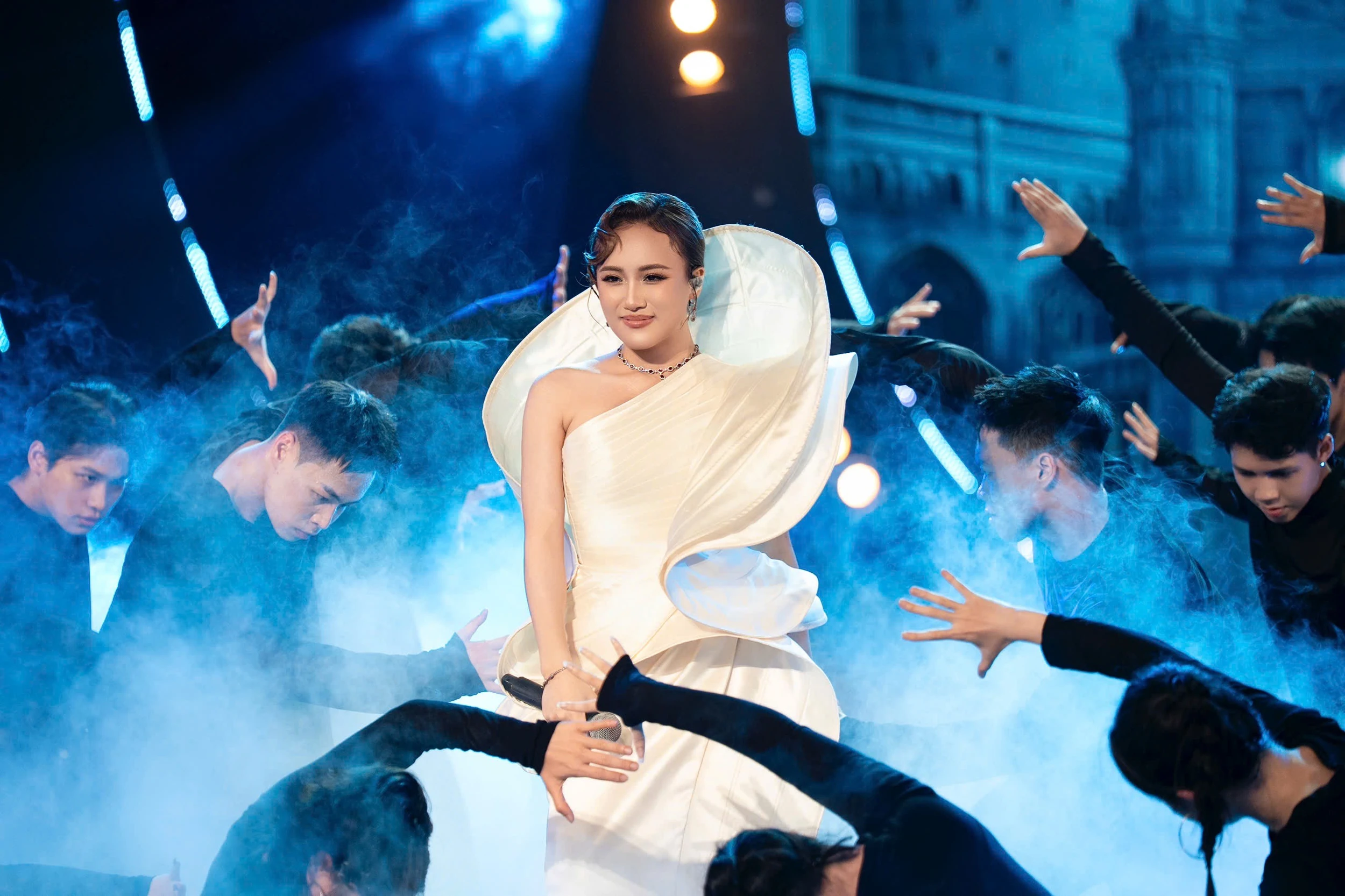 Nguyễn Hoàng Bão Ngọc: “Em muốn các bạn trẻ dám ước mơ, dám bước tới”